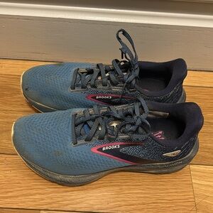 Brooks Womens Launch 10 Blue Athletic Running Shoes Sneakers Size 6.5 B